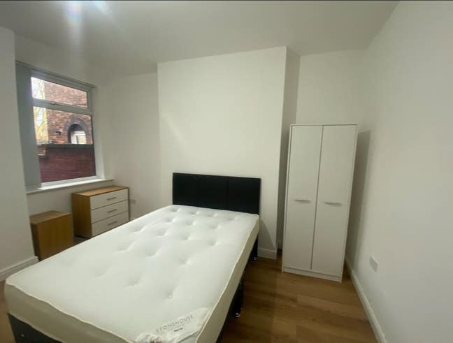 Large Double Room Available  Main Photo