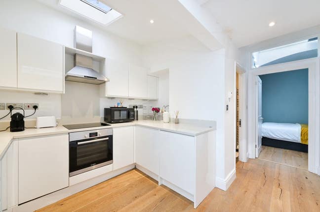 Cozy Hideaway in South Ken! Main Photo