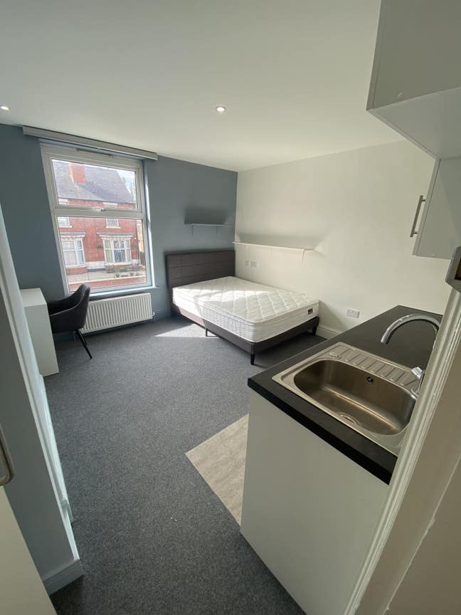 Brand New Kitchenette Room in S9 All Bills Inc Main Photo
