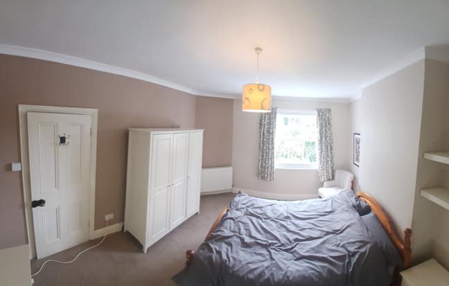 Large quiet double room close to station & shops Main Photo