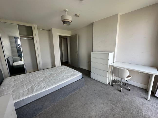 Room Available in Canary Wharf Flat – Girls Only 💫 Main Photo