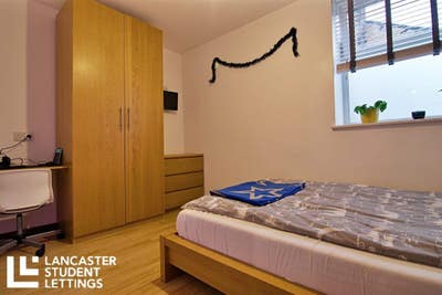 Central Lancaster 5-Bedroom Available for Students Main Photo