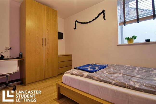 Central Lancaster 5-Bedroom Available for Students Main Photo
