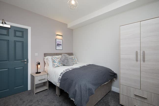 Off-Suite Double Bedroom in Sherwood  Main Photo