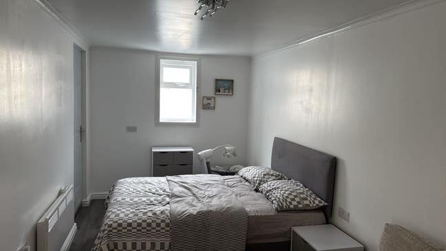 Extra large fully furnished room (Copper Quarters) Main Photo