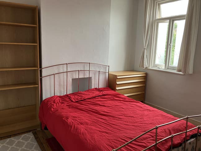 Nice Dble room in clean 3 bedrooms hse share  Main Photo