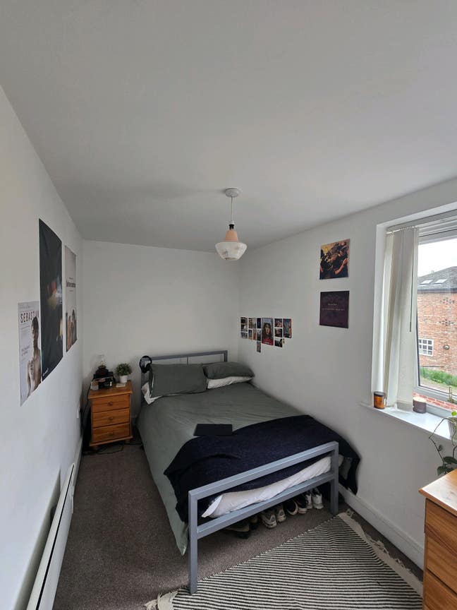 Double room in spacious flat in Chorlton Main Photo