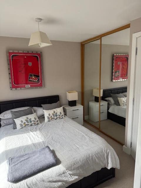 Double en suite close to town centre Main Photo