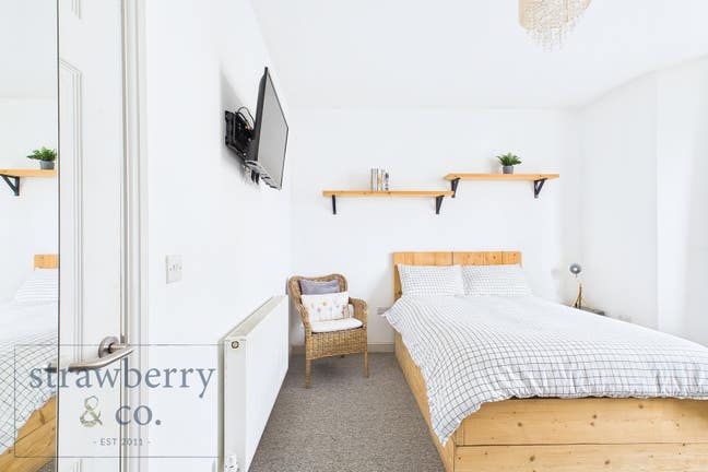 Kingswood High Street | Large Dbl & Ensuite Main Photo
