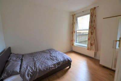 Cozy & Convenient Room in wood green Main Photo