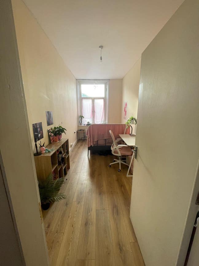 Lovely, bright double bedroom  Main Photo