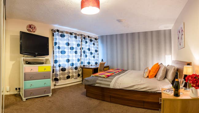 Stunning Room in Professional Houseshare - SL6 7Ej Main Photo