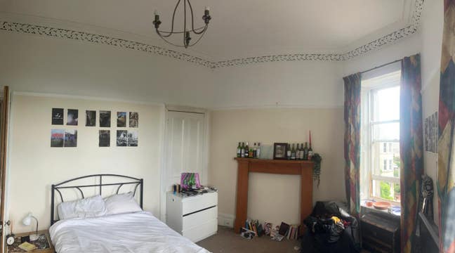 🏡 Large Double Room in Edinburgh – Available for  Main Photo