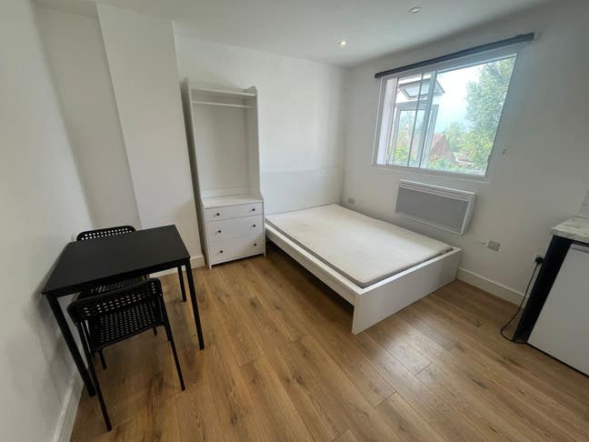2 lovely new EN Suite room to rent in Hounslow Main Photo