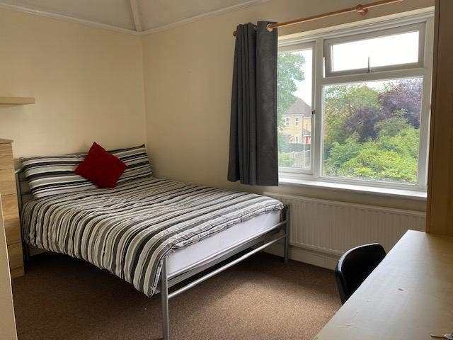 Double Room - Walk to City Centre Main Photo