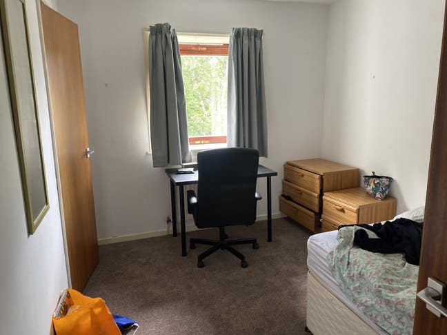 Double room available in morningside flat Main Photo