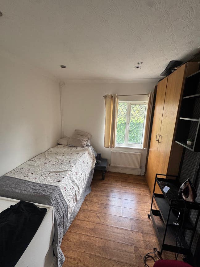 Single room available for a student in Coulsdon   Main Photo