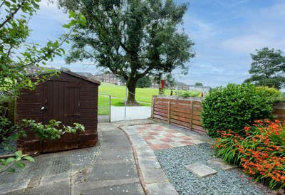 On the Park with Beautiful Views. Share house.   6 Main Photo