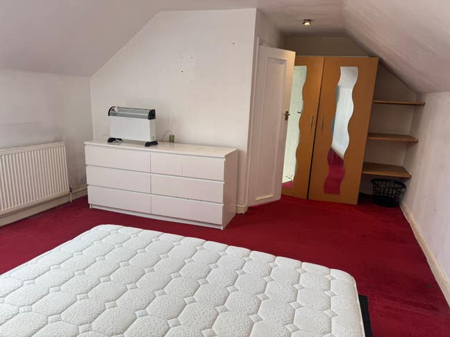 Ensuite Room to Let  In Golders Green  Main Photo