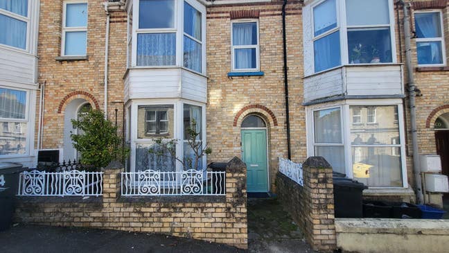 4 Double Bedrooms available in modern house Main Photo