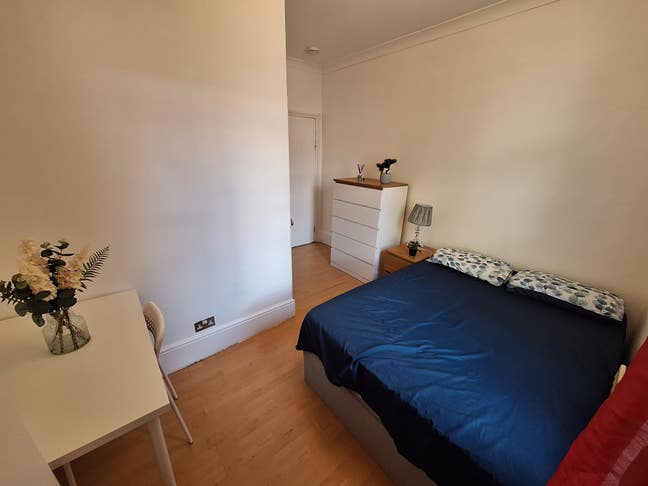 Ensuite room Close to Willesden Green Zone 2 Main Photo