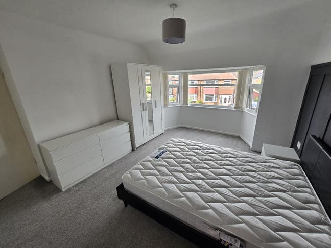 Stunning Large Double Rooms in Newly Renovated Hou Main Photo