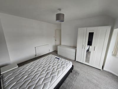 Stunning Large Double Rooms in Newly Renovated Hou Main Photo