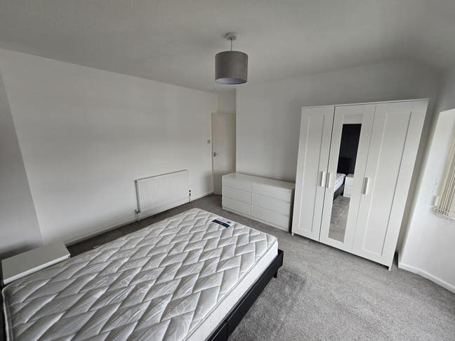 Stunning Large Double Rooms in Newly Renovated Hou Main Photo