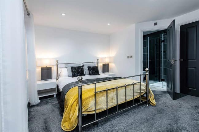 Large ensuite room - Calverton NG14  Main Photo