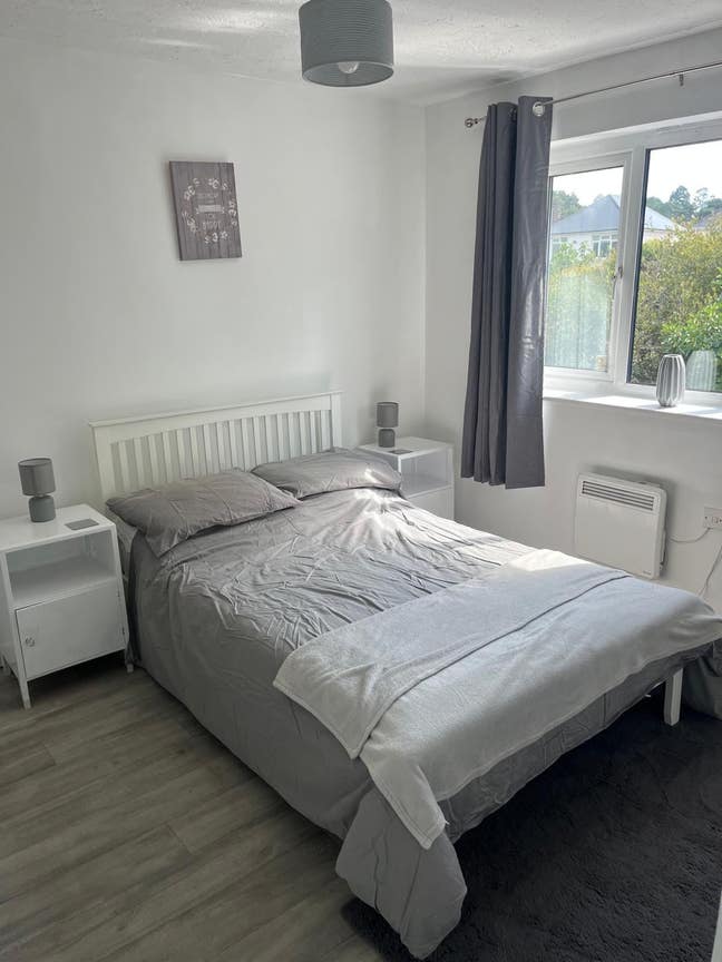 Spacious Double Room for single occupancy  Main Photo