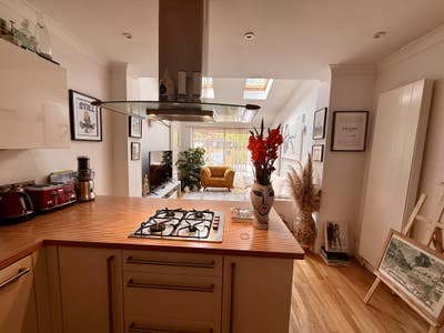 Lovely cozy 2 bedrooms split level Main Photo