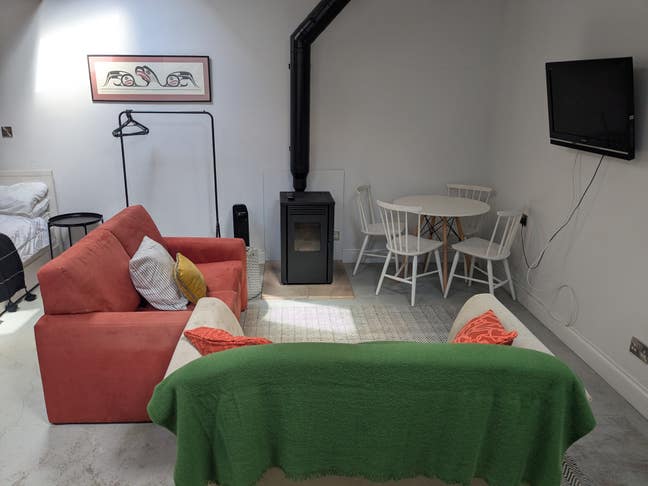 Reduced Rent One Double Bed Studio  Main Photo