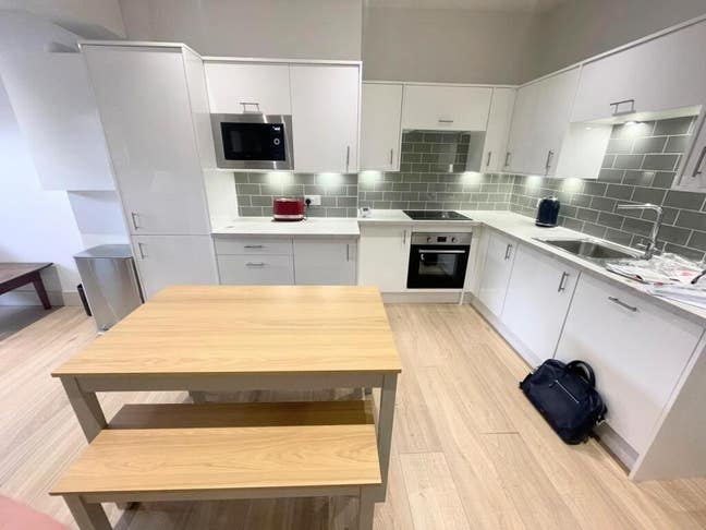 Double Room in NEW Fully Furnished House Main Photo