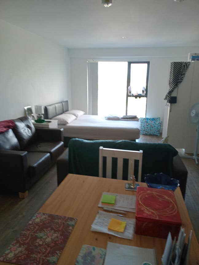 Spacious, furnished flat in the centre of Oldham  Main Photo