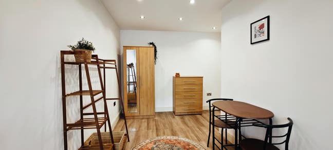 Beautiful Double Room|Willesden Green  Main Photo