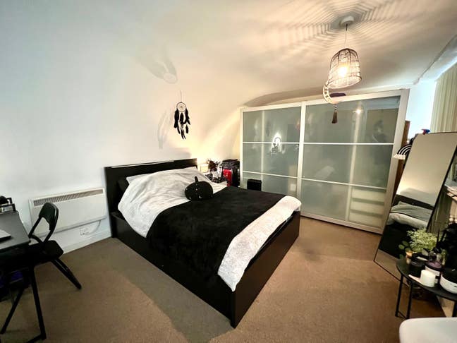 En-suit double room w/private bathroom in JQ Main Photo