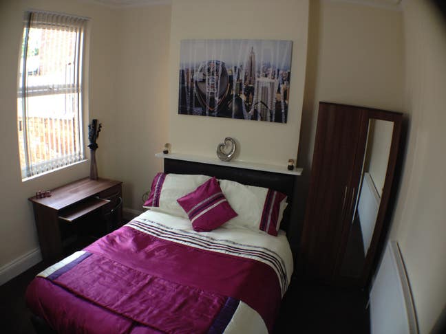 Spacious Double Room B14 Available Now Main Photo
