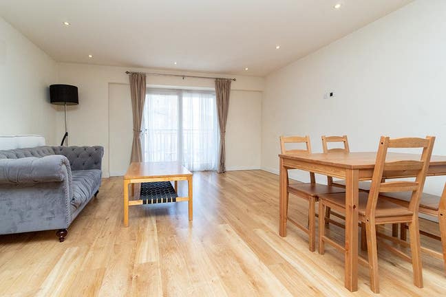 Large 2 bedroom, 2 bathroom flat in Colindale Main Photo
