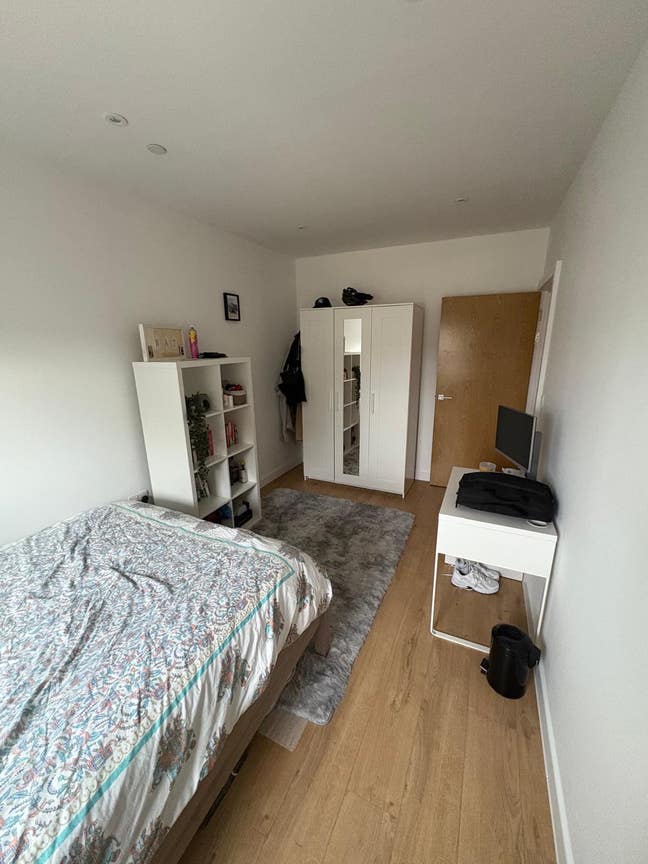 Room in Sw2 Main Photo