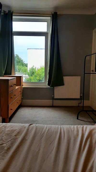 Bright room in shared house Main Photo