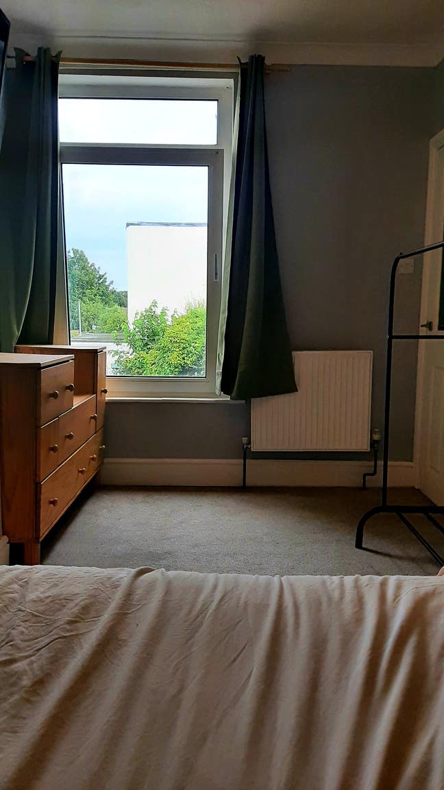 Bright room in shared house Main Photo