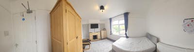 Excellent Double-Nr City Centre Main Photo