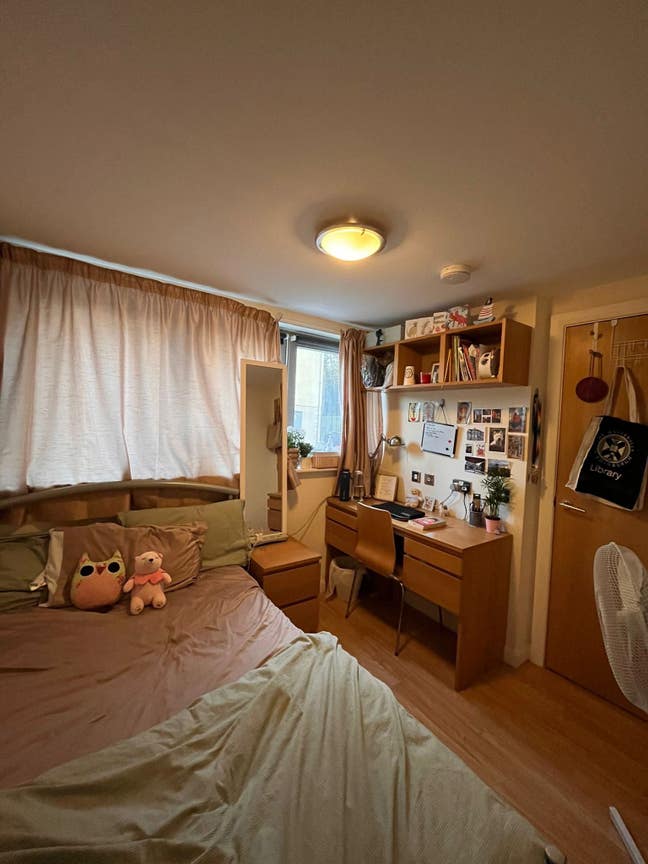 Female tenant required for a double-bed room  Main Photo