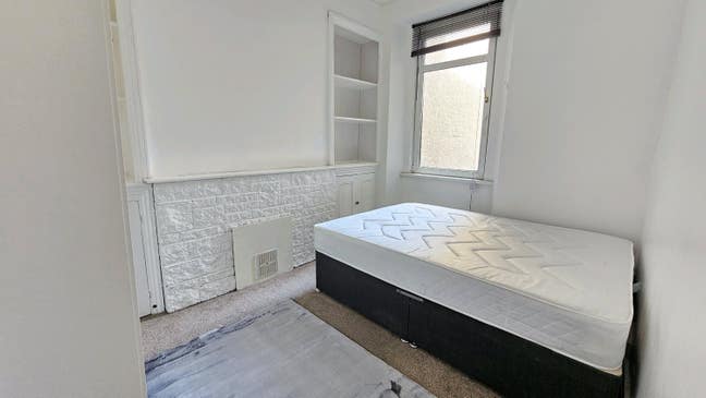 Large Double Room Available Main Photo