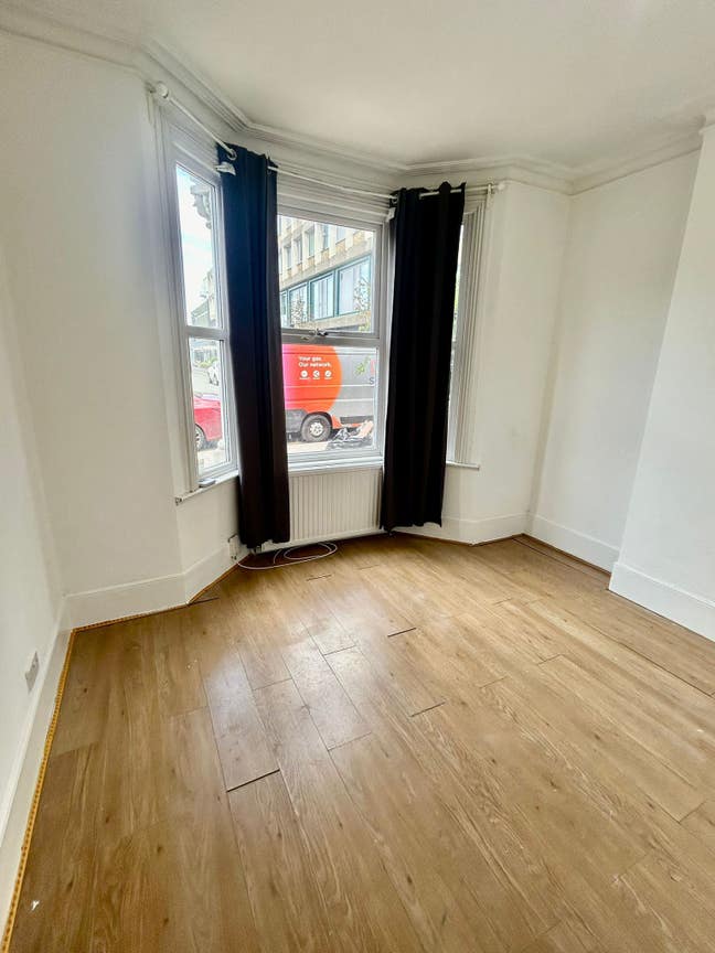 Recently Refurbished 5 Double Bed Hmo  Main Photo