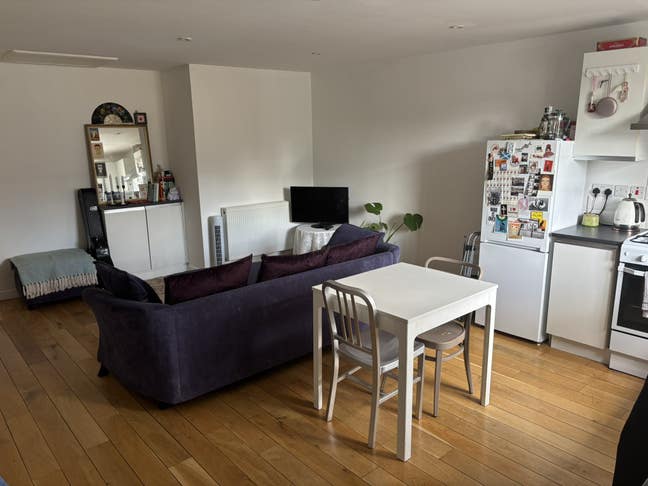 One Bed Apartment - walking distance to Surbiton Main Photo