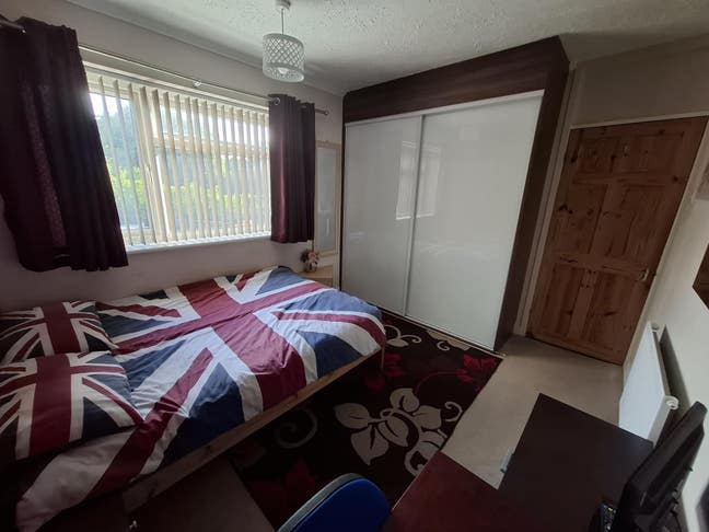 Nicely Furnished Double Room To Let Near Airport Main Photo