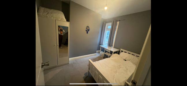Large rm-1 min walk to tube station Main Photo
