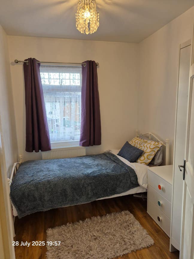 Single room to let Main Photo