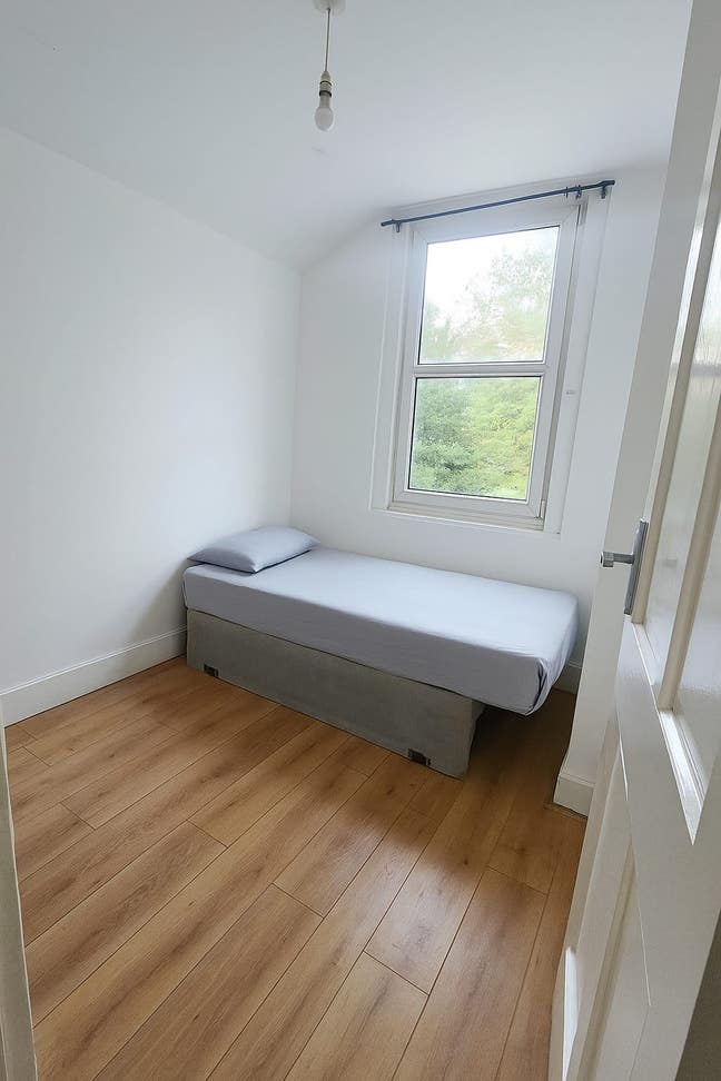 Single Room for working professionals/students Main Photo